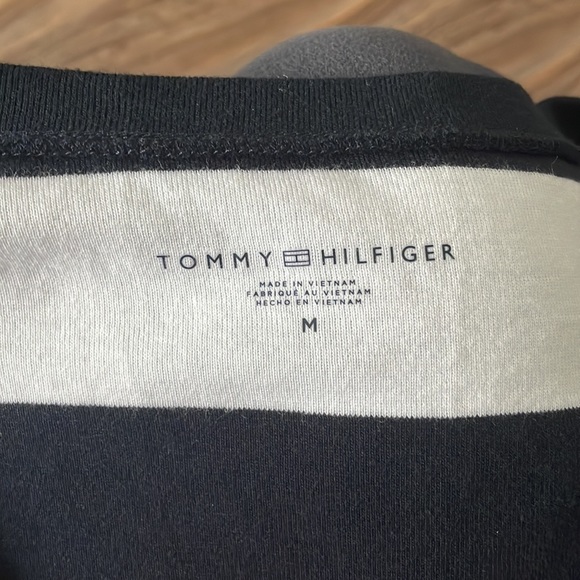 New Tommy Hilfiger women’s shirt, worn once, true to size! - Picture 3 of 4